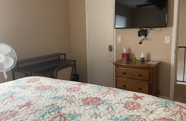 Great couples get away minutes from the beaches!