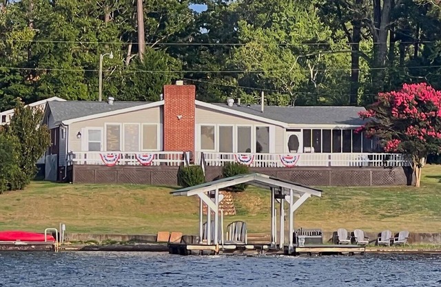 Great Escape on Lake Greenwood SC - comfortable lakefront home beautiful sunsets