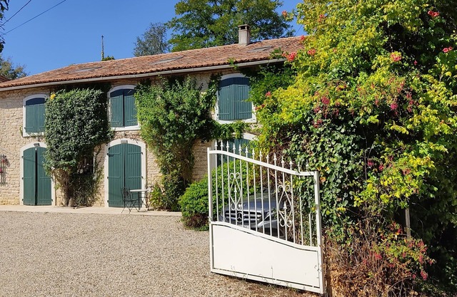 Great family-friendly Farmhouse with pool on large site. Peaceful rural region.