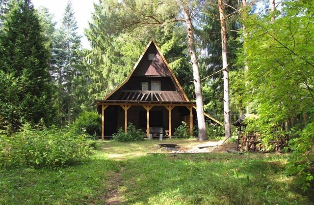 Great holiday home in the middle of nature and right on the lake, Natac Wielka