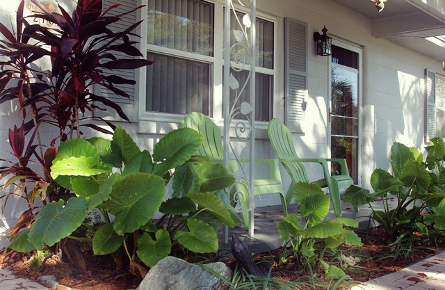 Great Location, 2 Bdrm, 2bath, Private backyard.