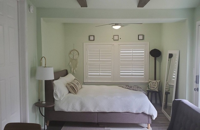 GREAT LOCATION! Cozy Clean Serene Studio w/Free parking!