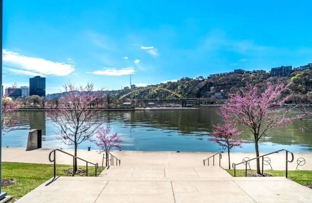 Great Location to Pittsburgh Attractions