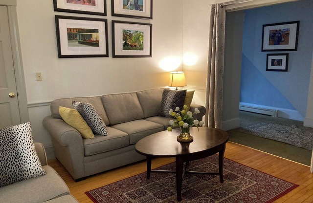 Great Price, Very Classy 1 Bed Room Apt in a House Near Downtown Portsmouth
