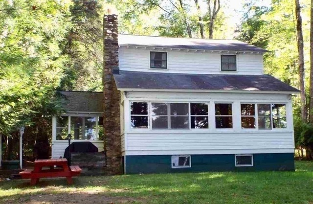 Great Sacandaga Lake 5BR Cottage with Direct Waterfront, Dock, Swimming Platform