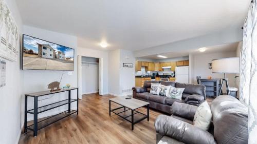 Great two bedroom spot near airport
