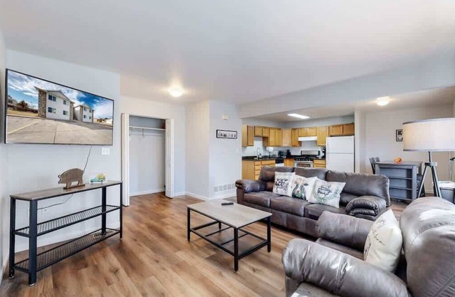 Great Two King Bedroom Spot Close to the Airport