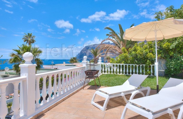 Great view of the Atlantic, private pool, 5 min. to the port of Los Gigantes