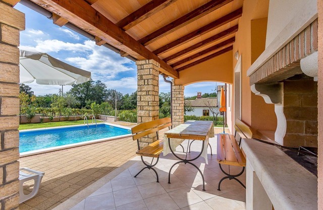 Great villa with private pool, pets allowed