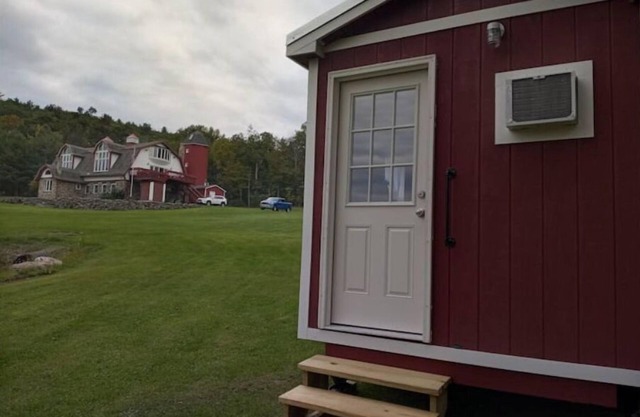 Green Acres Glamping! Tiny house glamping. Full & mid week stays available.