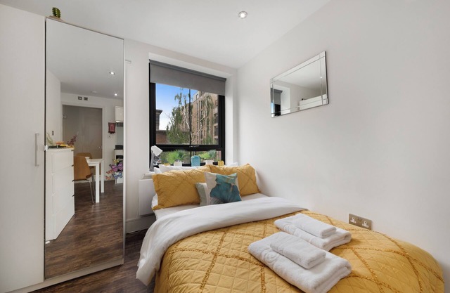 Green Lane Studio by MoreThanStays