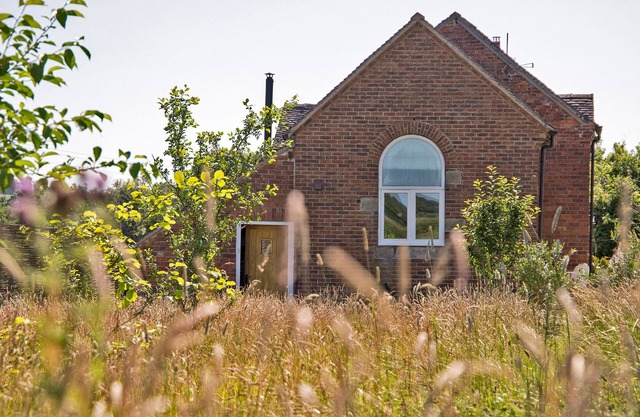 GREENACRES BARN, pet friendly, character holiday cottage in Denstone