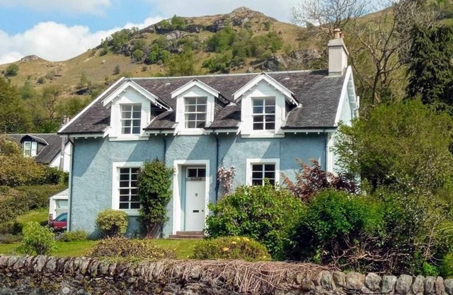 Greenbank, Lochgoilhead. Spacious Victorian house large garden mesmerizing view.