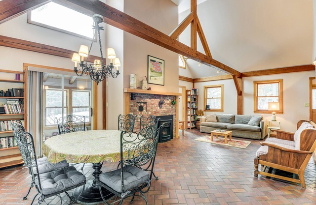 Greenfield Countryside Retreat on 7 Acres!