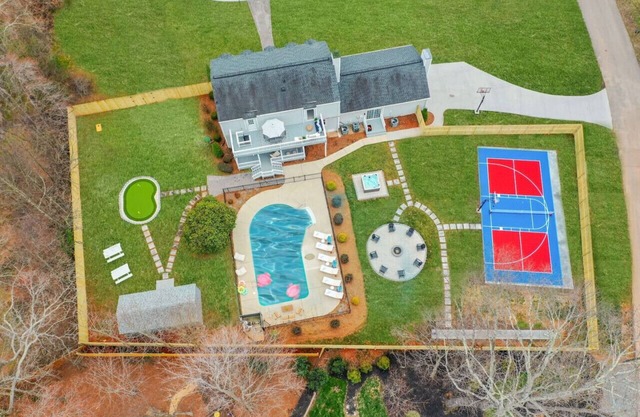 Greensboro Getaway Villa | HotTub + Pool + FirePit + Sports Court + Golf