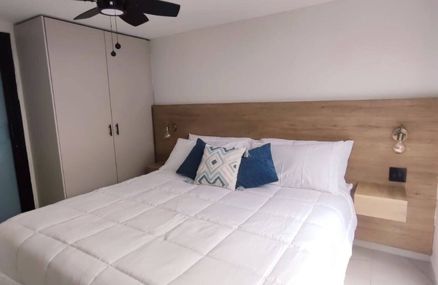 Greenscape 2BR Anton Valley BV4