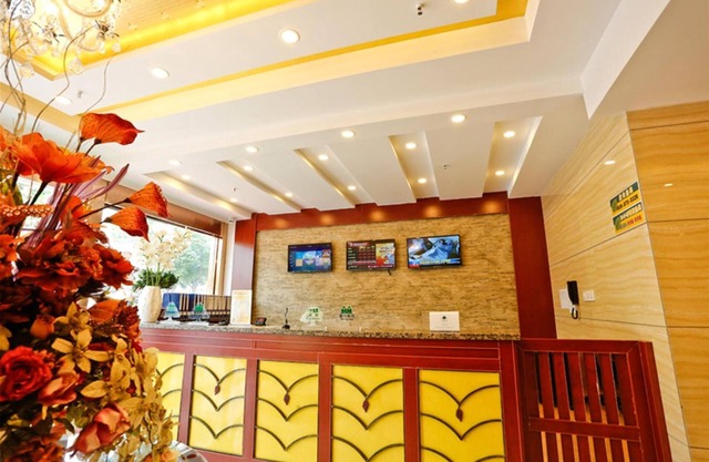 GreenTree Inn Lianyungang Donghai New Bus Station Express Hotel