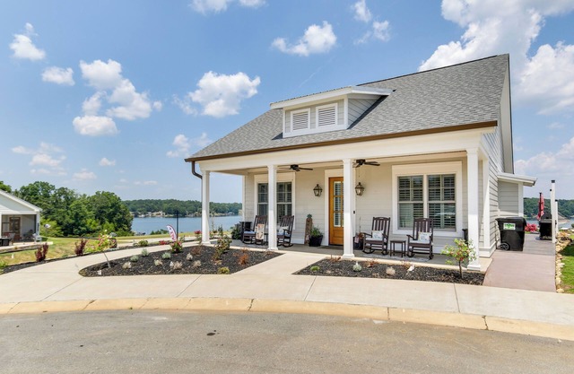Greenwood Getaway w/Furnished Patio & Lake View