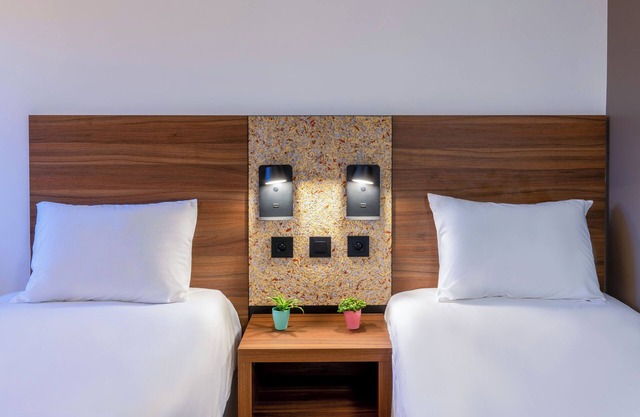 greet Hotel Chatellerault