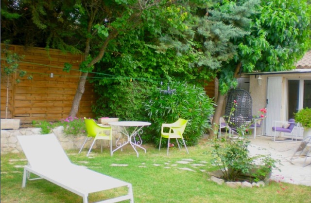 GREOUX, T2 (1 bedroom), garden, parking space, free WI-FI, AIR CONDITIONING
