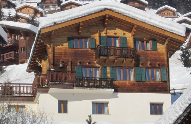 Grimentz - charming chalet - sleeps 13 in 7 bedrooms