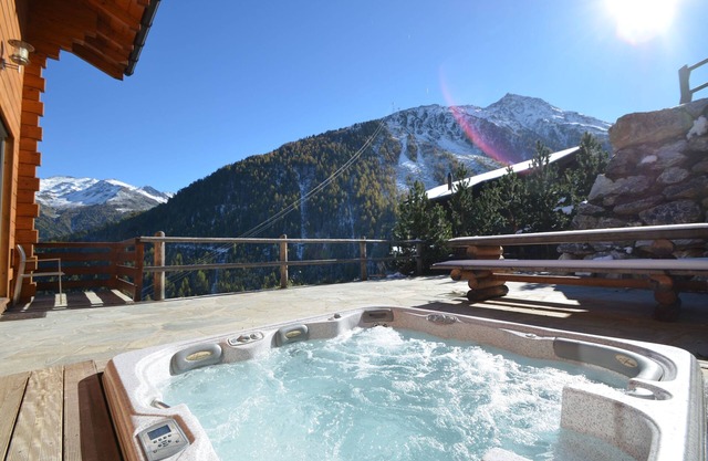 Grimentz - Stunning Detached Chalet, Next To The Piste, With Sauna and Jacuzzi