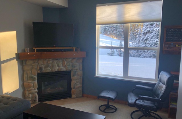 Ground Floor Condo at Creekside - pet friendly, ski-in/out, large mudroom
