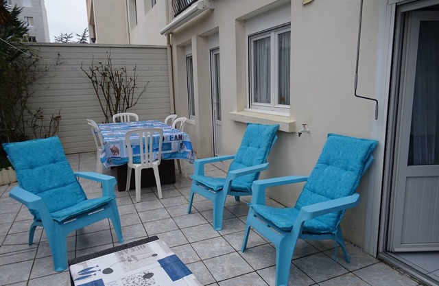 Ground Floor Apartment with Private Garden, Parking, and Close Beach Access in Les Sables-d'Olonne