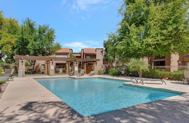 Ground Floor 2 Bdrm Condo in Prime Scottsdale Location!