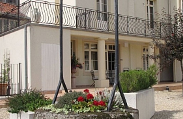 Ground Floor Beautifully Appointed Apartment With Pool, Private Parking