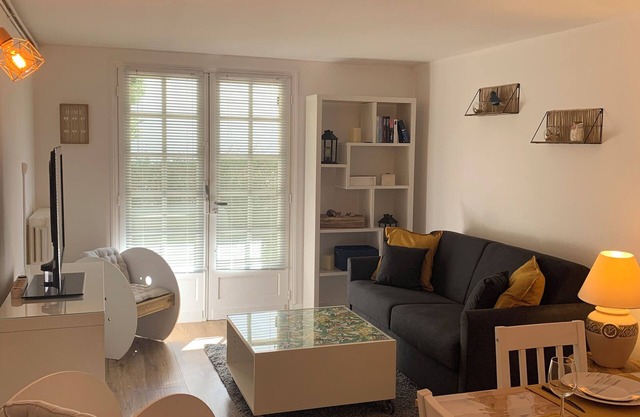 Ground floor flat with garden - 3* furnished holiday home- all comforts - wifi