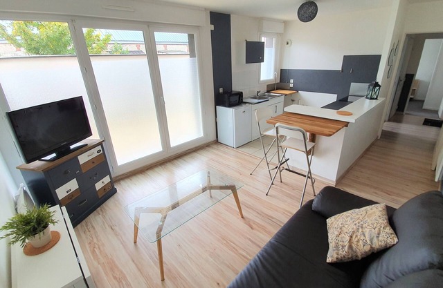 Ground floor apartment with terrace 10min from the hypercentre