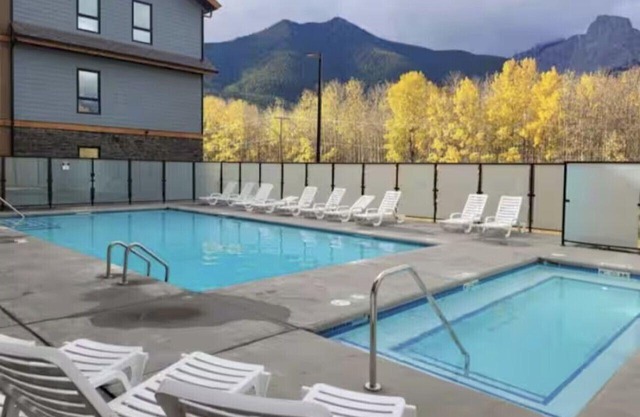 Ground Floor Gem|Mountain View|2 Kings|Pool & BBQ