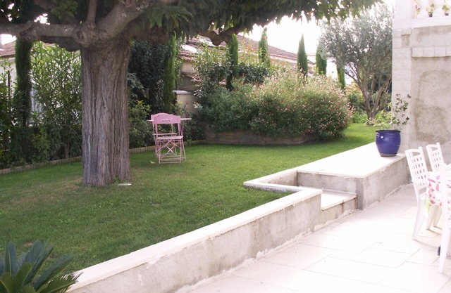 Ground floor garden apartment + POOL