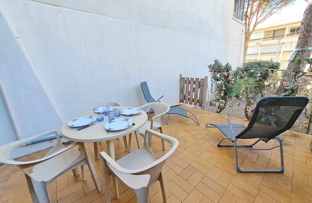 Ground Floor Studio with Terrace and Private Parking