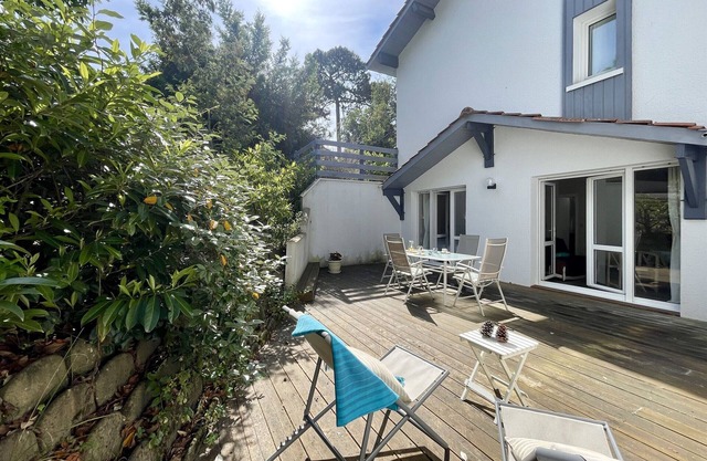 Ground-Floor T2 Cabin in Pyla with Large Terrace, Private Parking, 100m from Beach