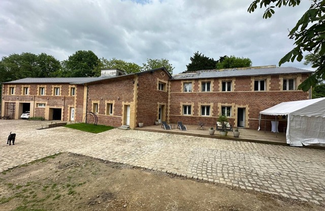 Group gîte with swimming pool & function room. Ideal for your events.