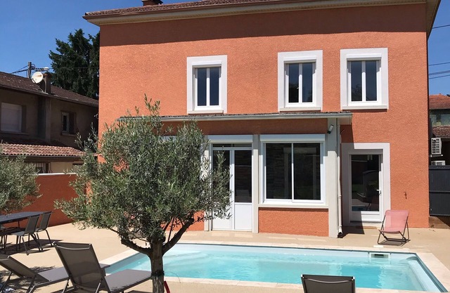 Group home/Private pool