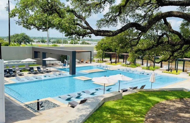 Group Ready Resort Gateway | Pool and Gym