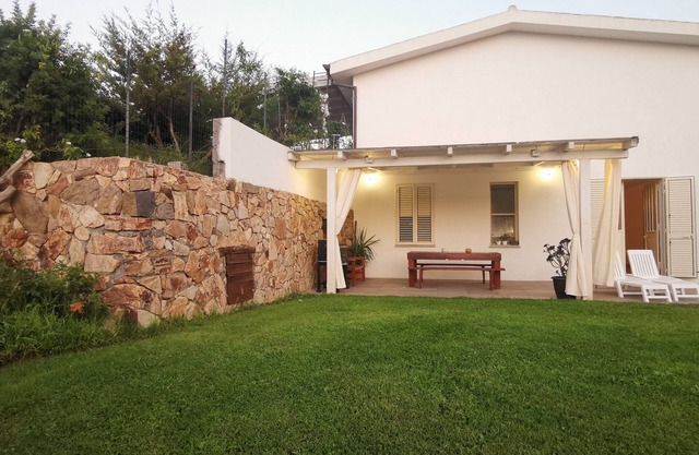 GRREN HOUSE nAPPARTMENT WITH GARDEN, veranda and barbecue, 1,5KM BY SEA