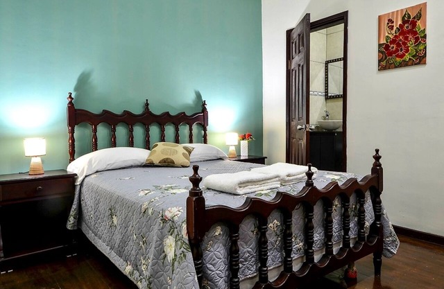 Guacamaya Room - Casa Armenta B&B