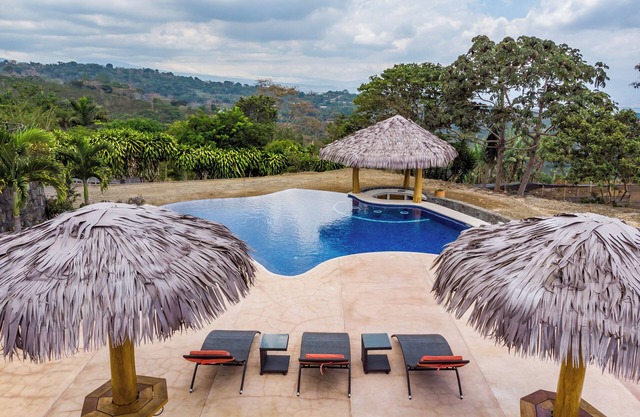 Guanacaste Home in Residencial Oro Monte, Naranjo Pool and Nice Views- 3BR