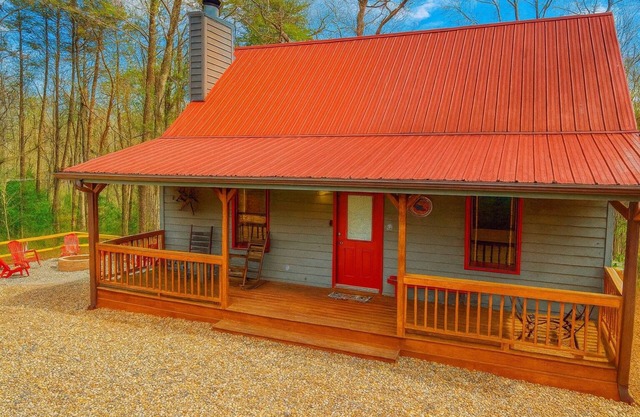 Guest Favorite! 667 FIVE Star Reviews | Pet Friendly | Walking Trail | Firepit