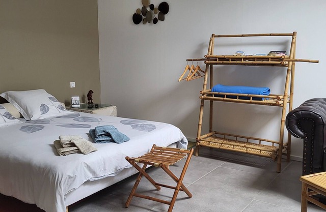 Guest Room 'Chez Jacques - Zen' with Private Terrace, Wi-Fi and Air Conditioning