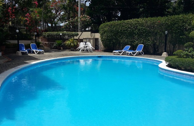 Guest-friendly 2-BD central condo near beach, with pool, Wi-Fi, cable TV