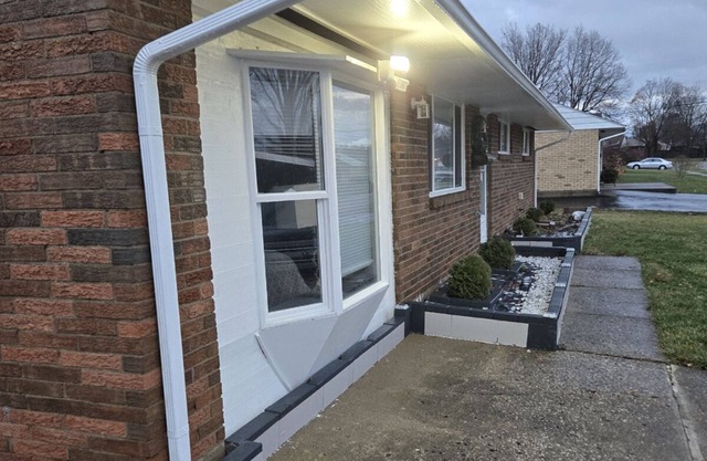 GUEST-HOUSE #1: Charming 4-bedroom house with AC and Wi-Fi in Reynoldsburg
