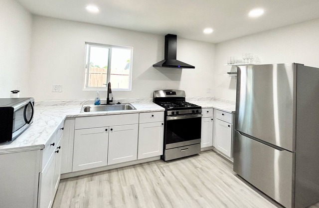 Guest house 1bed-1bath in between DTLA and Orange County.
