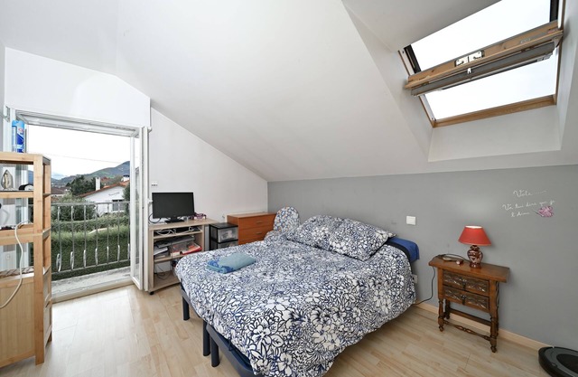 Guest House 'Chambre D'hôtes Avec Balcon - 2 Prs' with Mountain View, Shared Terrace and Wi-Fi
