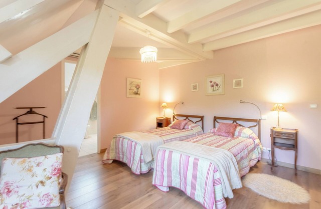 Guest House 'Jardin' with Shared Pool, Wi-Fi and Air Conditioning