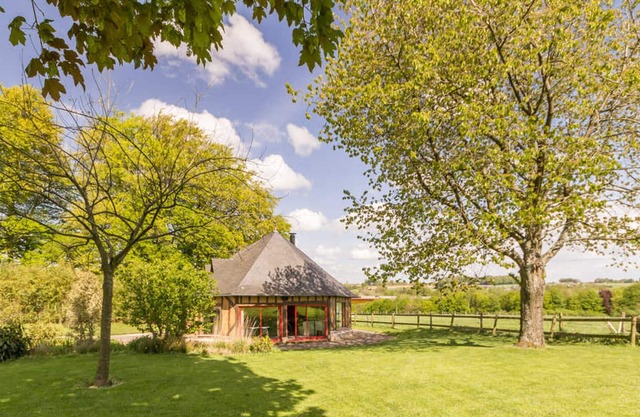 Guest house Mirville, 2 bedrooms, sleeps 4